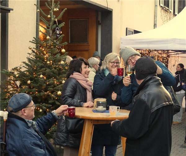 Schon in den frühen Nachmittagsstunden erfreuten sich zahlreiche Besucher am tol...