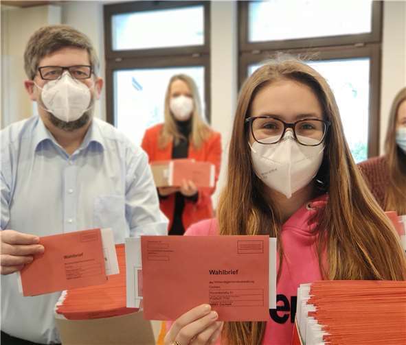 „Schon in der ersten Woche, direkt nachdem die Wahlbenachrichtigungen verschickt wurden, sind bei uns bereits 2.490 Anträge auf Briefwahl eingegangen“, erklärt Bürgermeister Wolfgang Lambertz.Foto: VG Cochem