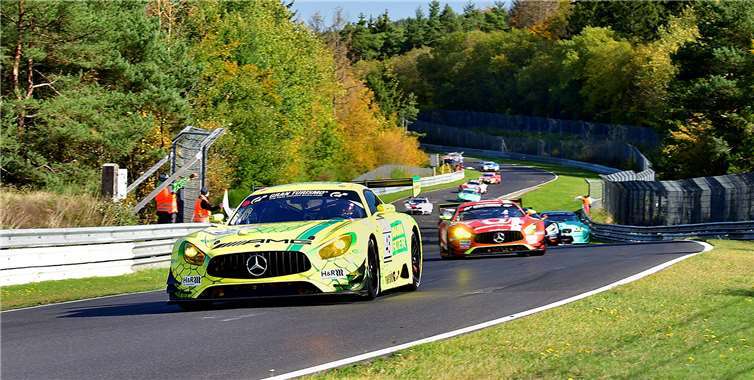 Schon in der zweiten Runde führte der später siegreiche HTP-Mercedes das Feld der 153 gestarteten Fahrzeuge beim 51. Barbarossapreis an.Fotos: BURG