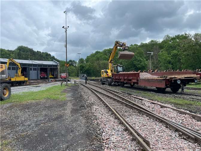 Schon kurz nach der Hochwasserkatastrophe vom Juli 2021 gab es erste Überlegungen, die Eifelstrecke im Rahmen des Wiederaufbaus zu elektrifizieren. Fotos: privat