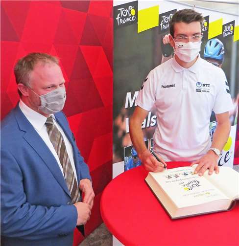 Schon nach seiner ersten Tour-de-France-Teilnahme im vergangenen Jahr hatte sich Walscheid ins Goldene Buch der Stadt eingetragen.Foto: privat