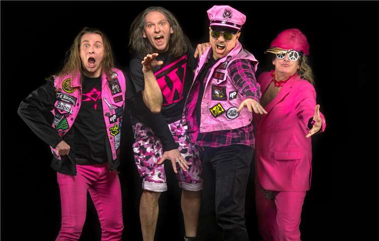 Schon seit 30 Jahren begeistern die Spaßrocker von J.B.O. ihr treues PublikumFotos: Gregor Wiebe