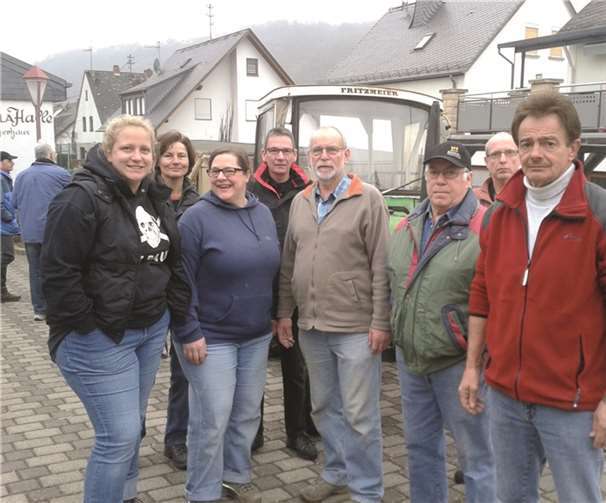 Schon seit Jahren legen die FWG-Mitglieder tüchtig Hand an beim Saubermannstag in Oberfell. privat