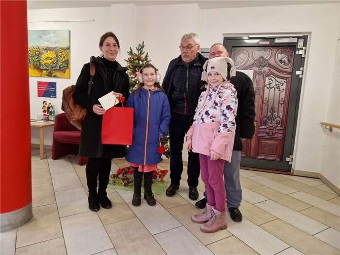 Schon seit vielen Jahren, so auch dieses Jahr, besuchen die Bürger für Meckenheim (BfM) an Heiligabend soziale Meckenheimer Einrichtungen um den Mitarbeiterinnen und Mitarbeiter mit einer Weihnachtsgabe einen herzlichen Dank für Ihren Einsatz zu überbringen.