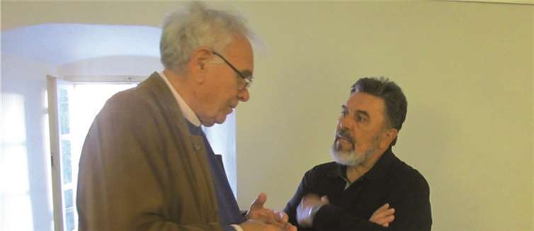 Schon vor Beginn der Veranstaltung wurden intensive Gespräche mit dem Referenten geführt.privat