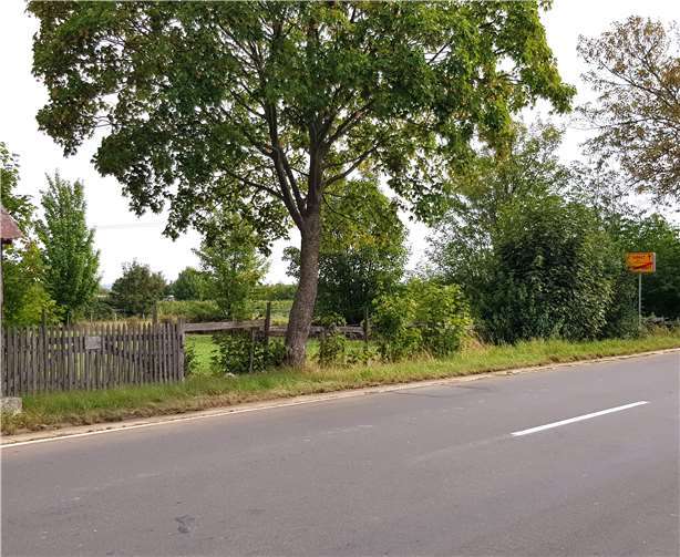 Schräg gegenüber der Tankstelle ist genug Platz für das neue Nahversorgungszentrum.