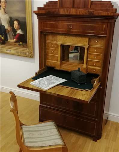 Schreibschrank aus der Werkstatt von Gerhard Wenz. Foto: privat