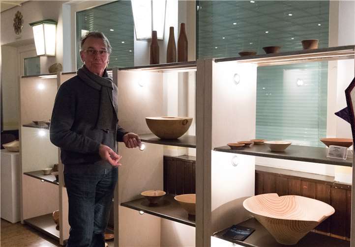 Schreinermeister und Drechsler Josef Kemp aus Wachtberg präsentierte seine Holzkunstwerke.