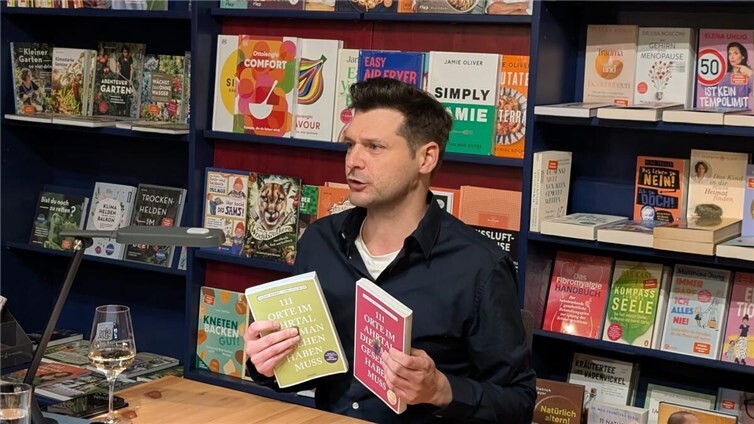 Schriftsteller Daniel Robbel hatte viele lustige und spannende Geschichten mitgebracht.  Foto: privat