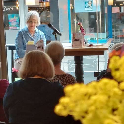 Schriftstellerin Anne Labus las aus ihren Bestsellern.  Foto: privat