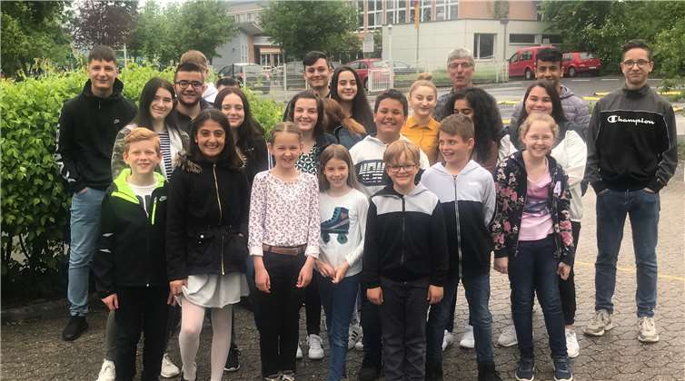 Schüler beider Schulen mit Lehrer Michael Neudecker der Ludwig-Erhard-Schule.Foto: privat