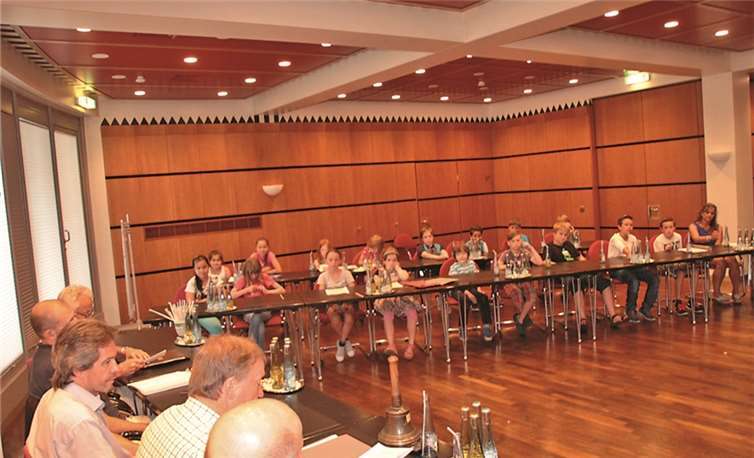 Schüler der 4er Klassen der Carl D´Ester Schule waren zu Gast im Rathaus. -AND-