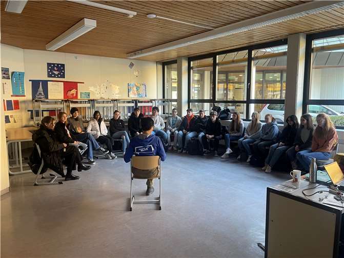 Schüler der 7. und 9. Klassen konnten das FranceMobil kennenlernen.  Foto: privat