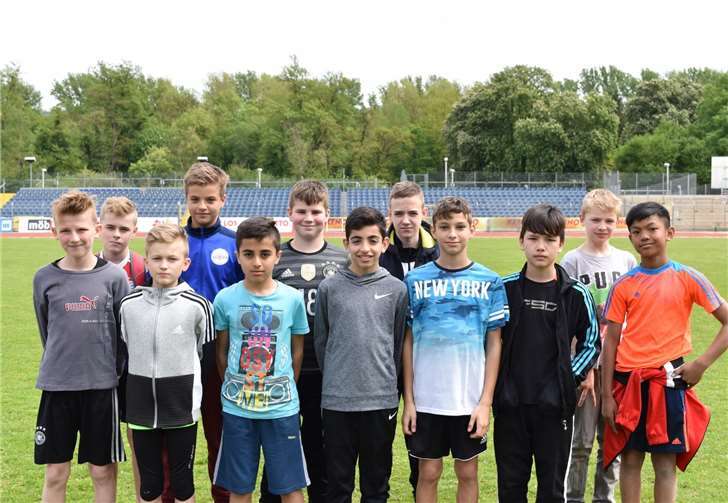 Schüler der Geschwister-Scholl Realschule plus Andernach im Stadion der Rhein-Mose Stadt.privat