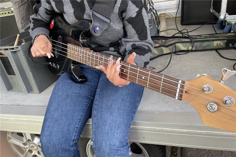 Schüler der Goethe Realschuler Plus übten an Gitarre, Key-Board und Schlagzeug