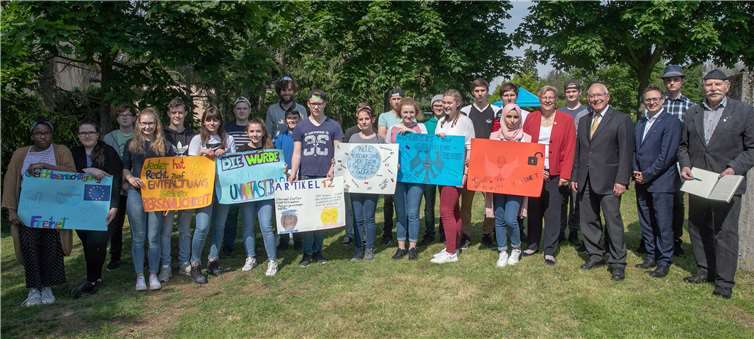 Schüler der Klassen neun und zehn der Georg-von-Boeselager-Schule in Heimerzheim leisteten einen großartigen Beitrag zur Feierstunde.