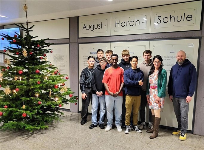 Schüler der MBK25, Rebecca Strittmatter (Lehrerin an der BBS Andernach) , Maik Krüger ( Kreisvorstand der Grünen). Foto: privat