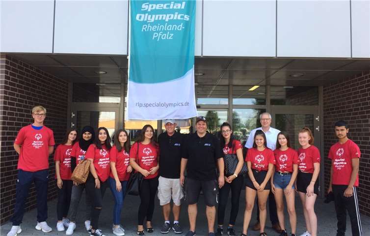 Schüler der Realschule plus an der Römervilla helfen bei den Special OlympicsFoto: Realschule plus an der Römervilla