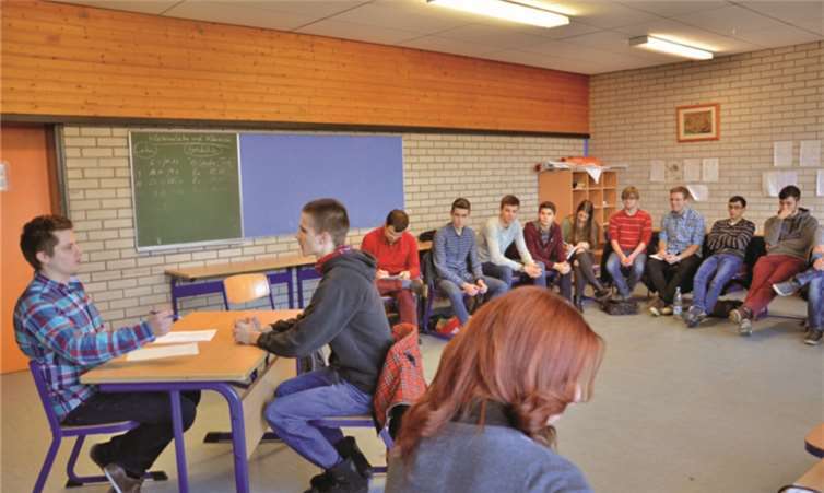 Schüler des Rhein-Gymnasiums beim Bewerbertraining. privat