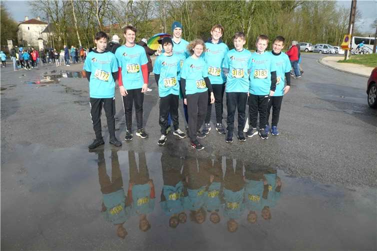 Schüler des SGR vor dem Friedenslauf.