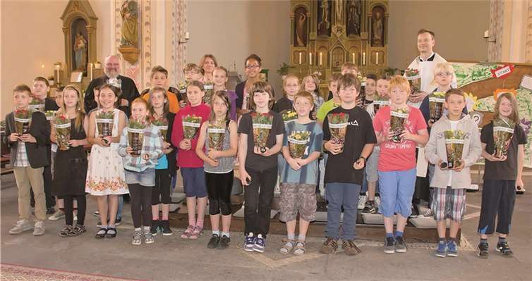 Schüler haben ihre Grundschulzeit mit Abschlussgottesdienst in der St. Arnulf-Kirche Nickenich beendet.  Heike Adam