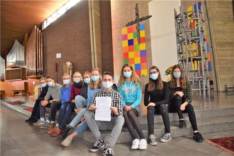 Schülergruppe des SJG Rheinbach, die um den Erhalt der Pallottikirche kämpfen: (v.l.) Leif Diederichs, Johannes Schlüter, Pia Glinka, Karla Reichel, Lina Förster, Kadja Krancke, Christoph Hillgruber, Lena Kann, Mara Liebscher, Emily Beichelt.Fotos: privat