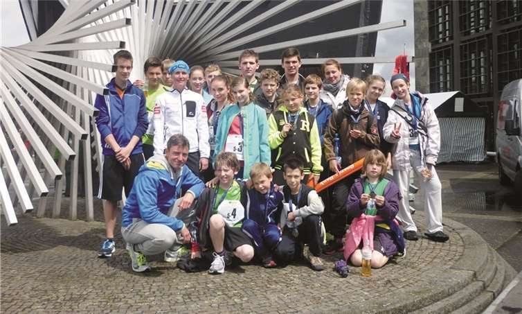 Schülerinnen, Schüler und Lehrer beteiligten sich am Staffellauf beim Gutenberg-Marathon in der Landeshauptstadt. privat