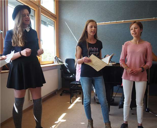 Schülerinnen bei der Probe. Fotos: HH