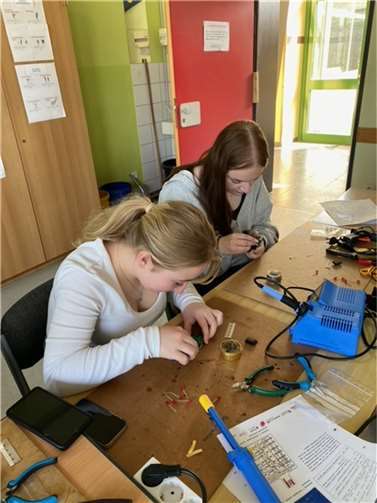 Schülerinnen der Klasse 9a.