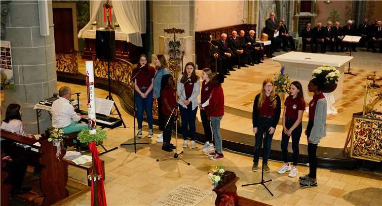Schülerinnen der Realschule Calvarienberg, unter Leitungvon Gerald Charlier, begeisterten mit ihrem Liedvortrag.