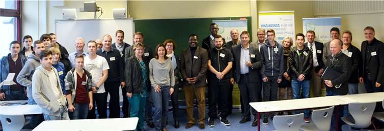 Schülerinnen und Schüler, aber auch Lehrer und Schulleiter nahmen am Aktionstag der Energieagentur Rheinland-Pfalz zum Thema „Stromsparen und Müllvermeiden“ in der Berufsbildenden Schule in Lahnstein teil.Rhein-Lahn-Kreis