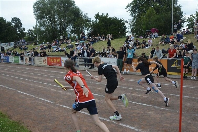 Schülerinnen und Schüler beim Sprint