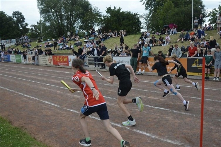 Schülerinnen und Schüler beim Sprint
