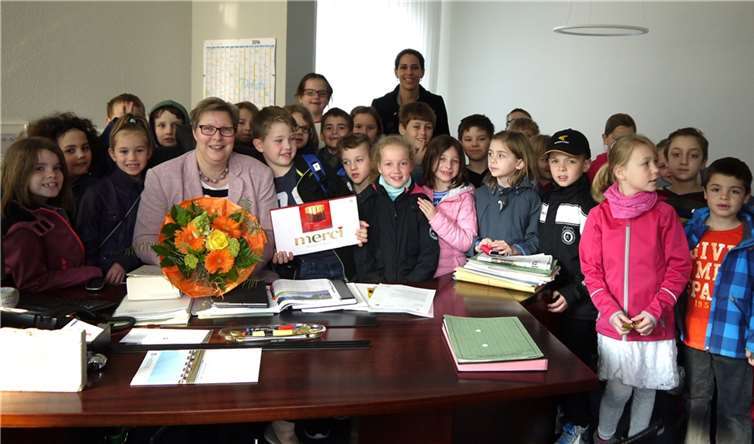 Schülerinnen und Schüler der Gemeinschaftsgrundschule „Schule Am Burgweiher“ Buschhoven besuchten Bürgermeisterin Petra Kalkbrenner im Rathaus.privat