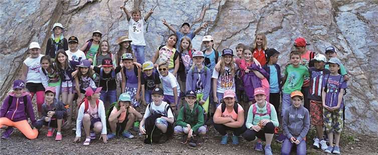 Schülerinnen und Schüler der Klassen 3a, 3b, und 4a. Aloisia Niekrawietz