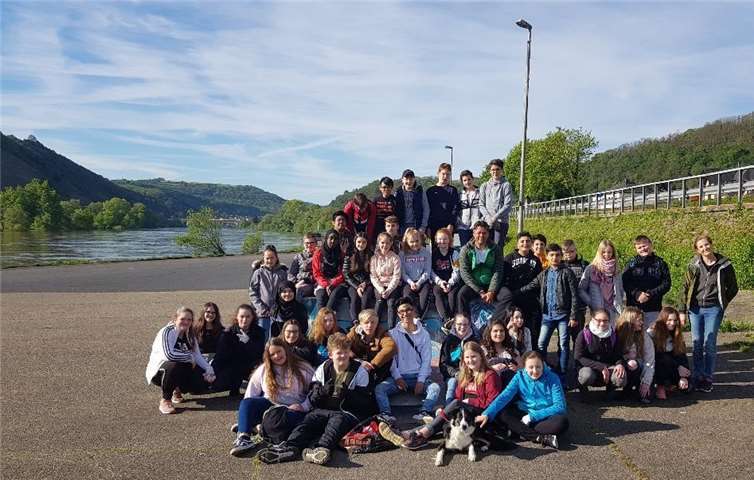 Schülerinnen und Schüler der Realschule plus Untermosel sammelten am Wandertag Müll in Kobern-Gondorf und in Niederfell. Foto: Realschule plus Untermosel