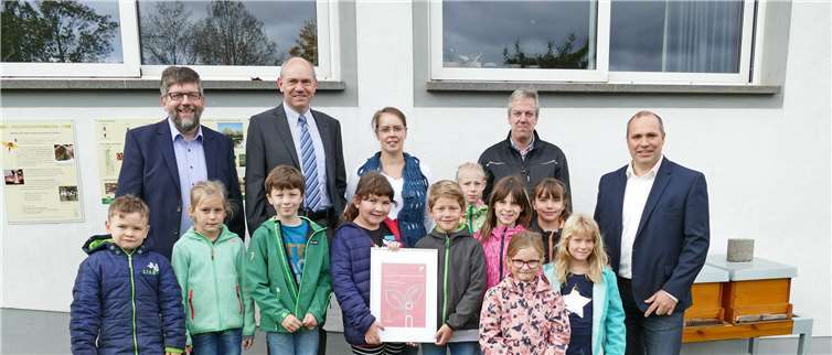 Schülerinnen und Schüler der Wendelinus-Grundschule in Lieg erhielten für ihr besonderes Umweltschutz-Engagement den Klimaschutzpreis von innogy. Foto: privat