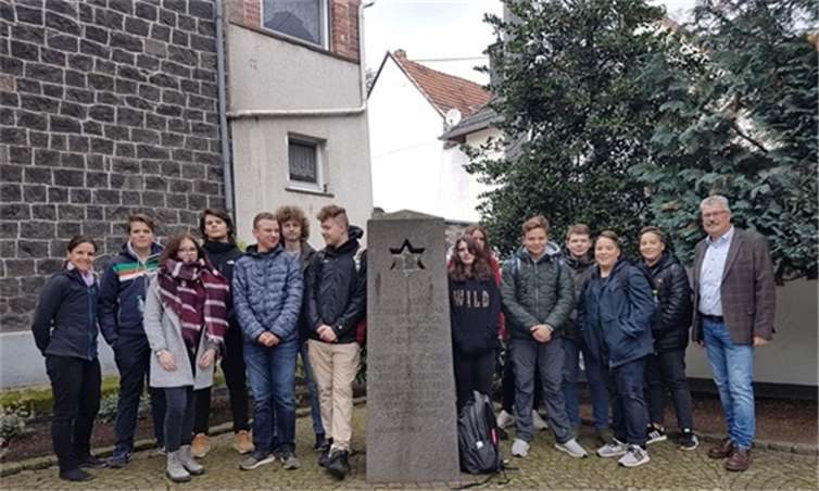 Schülerinnen und Schüler der neunten und zehnten Klassen meldeten sich freiwillig zum Putzen.