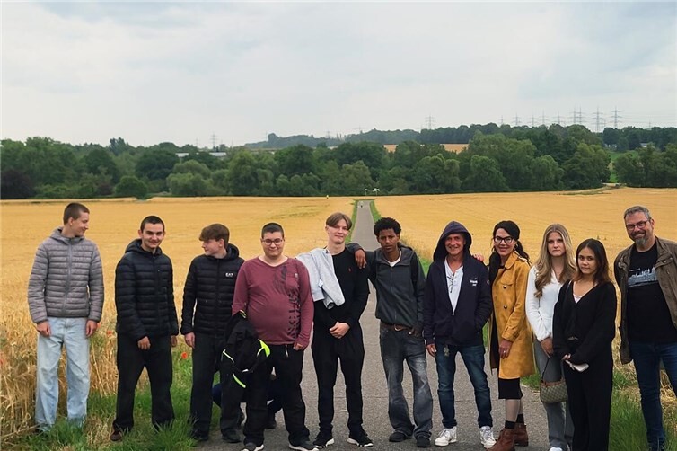 Schülerinnen und Schüler des BVJ mit Rebecca Strittmatter, Martin Buchinger und Guido Krämer.