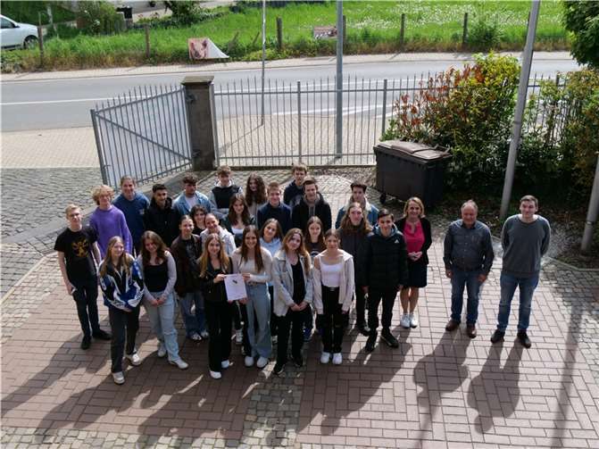 Schülerinnen und Schüler des KuBaGym bewiesen neben ihren mathematischen Fähigkeiten auch ihren Teamgeist.  Foto: KuBaGym