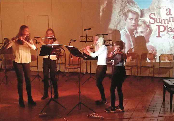 Schülerinnen und Schüler sorgten mit ihrer Musik für "großes Kino". privat