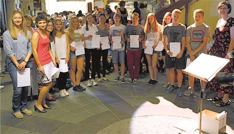 Schülerinnen und Schüler stellten sich der zusätzlichen Herausforderung im Fach Französisch, um das international anerkannte DELF-Diplom zu erwerben. .privat