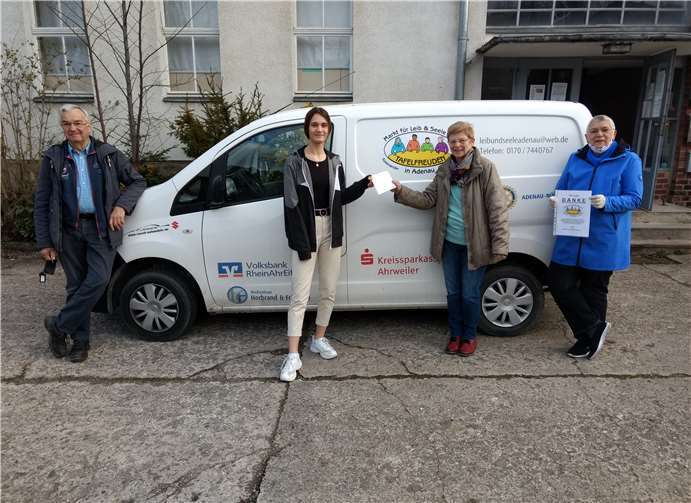 Schülersprecherin Kaya Martin übergab die Spende. Foto: privat