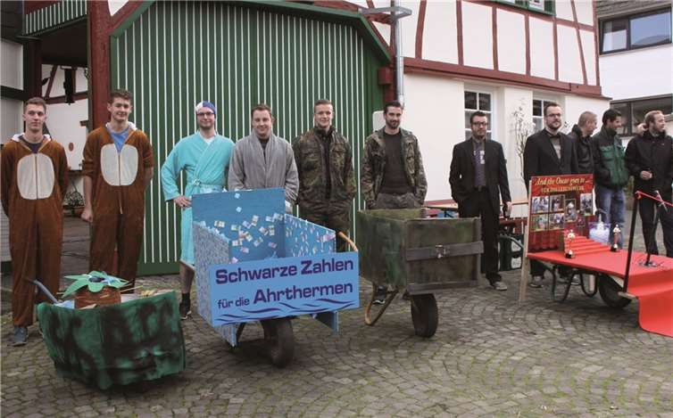 Schürreskarrerennen 2014: Die Piloten und ihre Boliden. privat