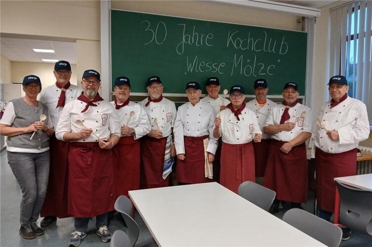 Schürze umbinden, Messer wetzen und gemeinsam genießen: Der Männerkochkurs „Wiesse Mötze“ besteht nun schon bereits seit 30 Jahren.