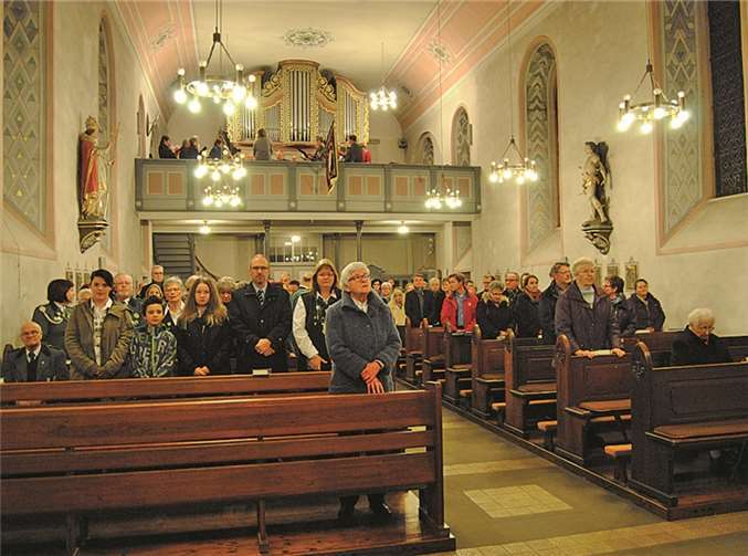 Schützenbruderschaft und Kirchenchor feierten miteinander das Christkönigsfest. privat