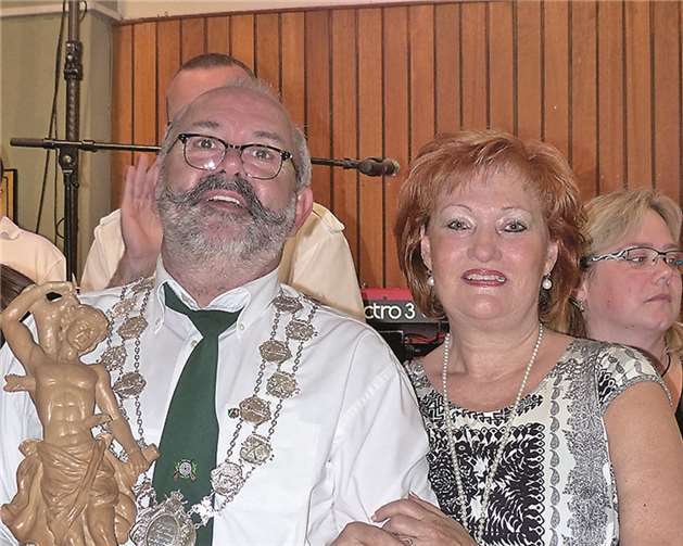Schützenkönig Jürgen Schiffer feierte seinen Titel beim anschließenden Königsball mit Ehefrau Petra.