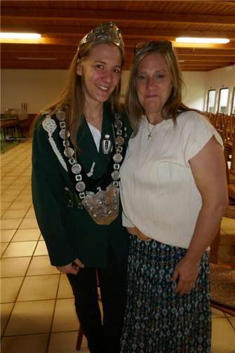 Schützenkönigin Franziska Bach mit der stolzen Mutter.