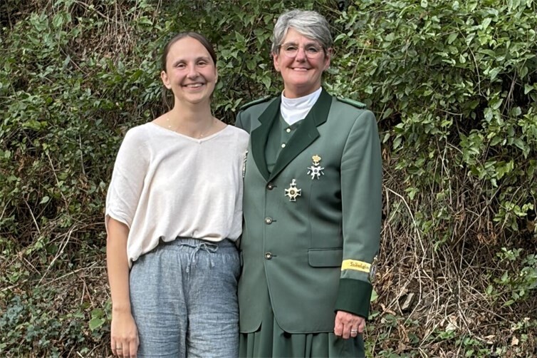 Schützenkönigin Peggy Steinwartz und Bürgerkönigin Jessica Kreyer
