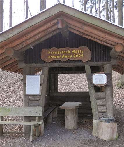 Schützhütte am "Franze Loch".  Seniorengemeinschaft Hümmerich
